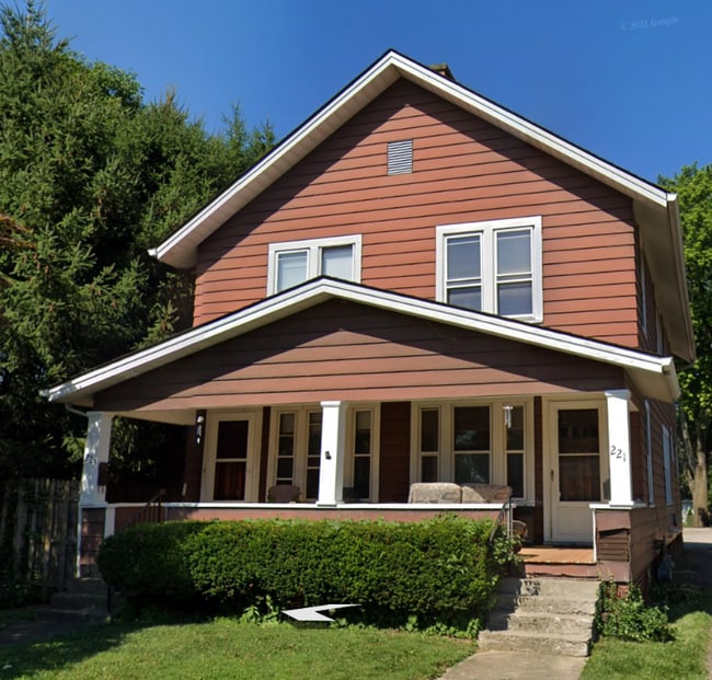 221-223-223 S State St