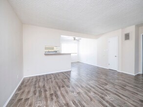 1963 S. Bedford St in Los Angeles, CA - Building Photo - Interior Photo