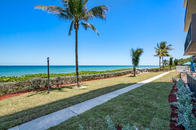 1149 Hillsboro Mile, Unit 304 in Hillsboro Beach, FL - Building Photo - Building Photo