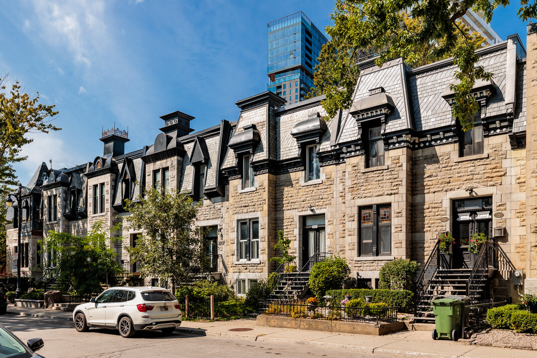 2207 Du Souvenir Rue in Montréal, QC - Building Photo