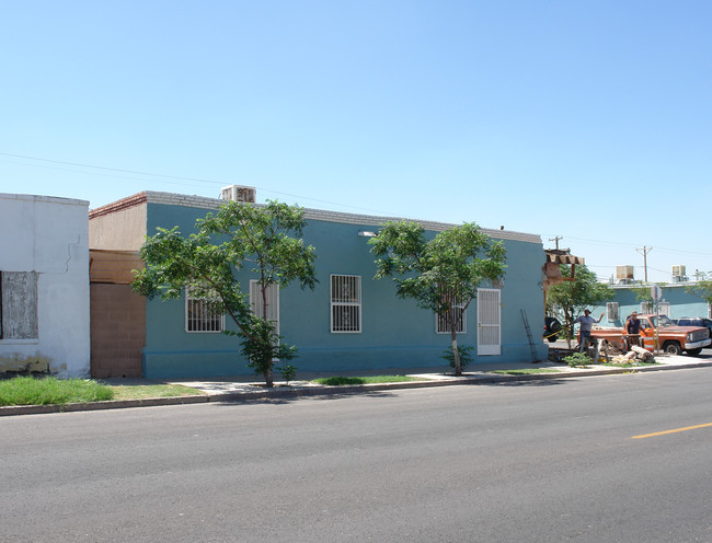 2200 Bassett Ave in El Paso, TX - Building Photo - Building Photo