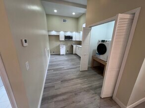 1316 11th Ave, Unit 2nd Floor Rear in Altoona, PA - Building Photo - Building Photo