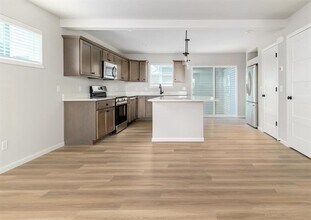 1674 Happy Trails Rd in Verona, WI - Building Photo - Building Photo