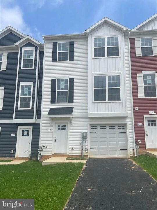 366 Avon Dr in Red Lion, PA - Building Photo