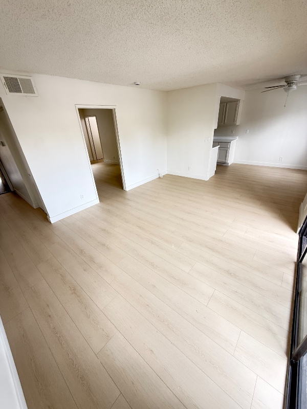 15020 Burbank Blvd, Unit Unit 101 in Los Angeles, CA - Building Photo - Building Photo
