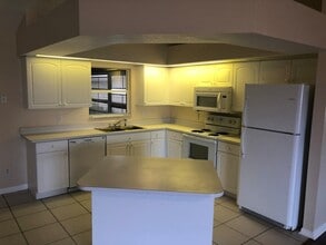 2805 NW 5th Pl in Cape Coral, FL - Building Photo - Building Photo