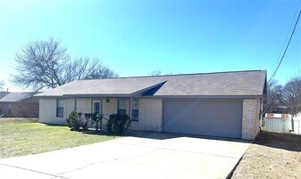 604 Shady Grove Dr in Granbury, TX - Building Photo