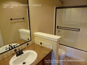 700 32nd St-Unit -A203 in Bellingham, WA - Building Photo - Building Photo
