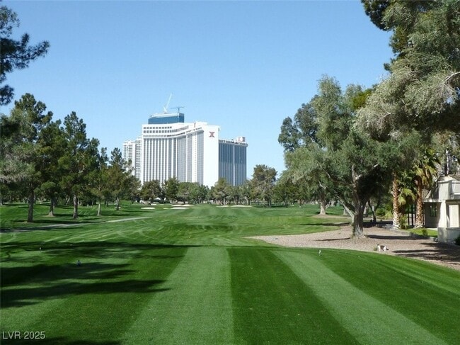 2963 Pinehurst Dr in Las Vegas, NV - Building Photo - Building Photo