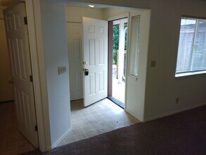 1348-1348 Bramblewood Ln in Eugene, OR - Building Photo - Building Photo