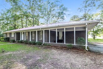 1316 Airport Ln SW in Bessemer, AL - Building Photo - Building Photo