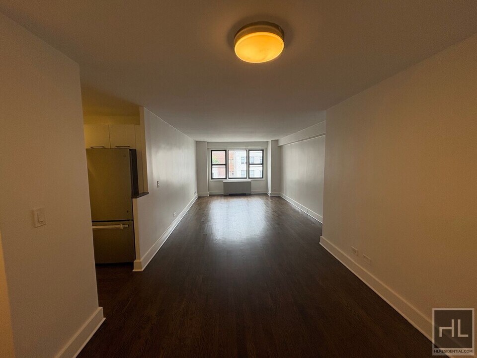 EAST 63 STREET in New York, NY - Building Photo