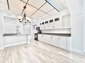 10270 Almayo Avenue in Los Angeles, CA - Building Photo - Interior Photo