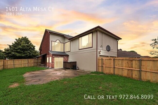 property at 1401 Alta Mesa Ct