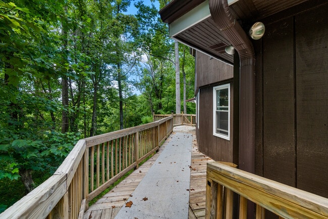 401 Shiloh Dr, Unit apartment in Hendersonville, NC - Building Photo - Building Photo