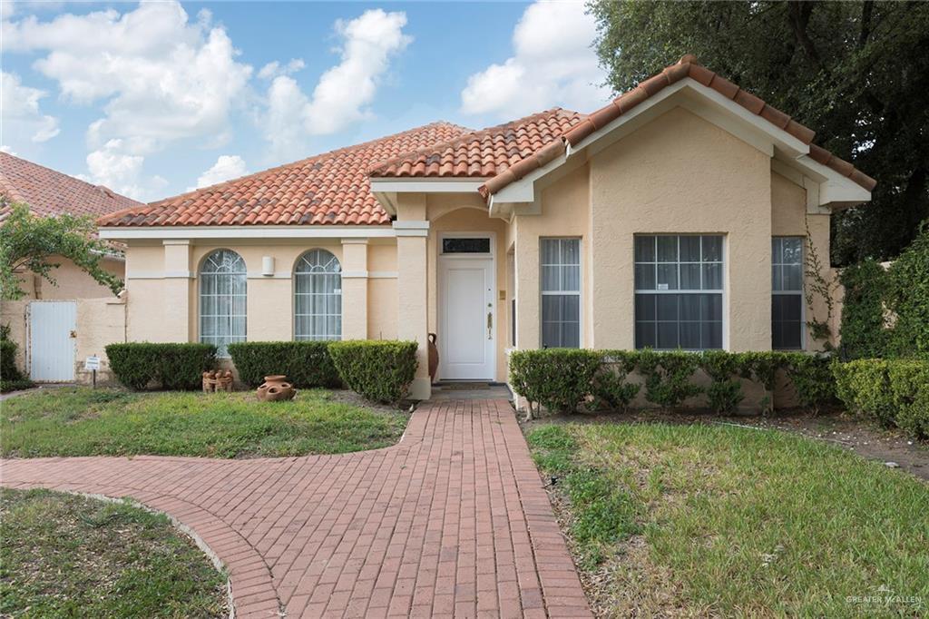 19 N "E" St in McAllen, TX - Building Photo
