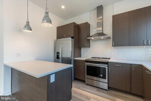 710 N 16th St, Unit 200 in Philadelphia, PA - Building Photo