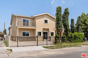 11625 Haynes St in Los Angeles, CA - Building Photo