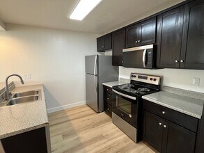 5104-5112 Cape May Pl in San Diego, CA - Building Photo - Building Photo