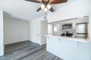 Azul Apartments in Northridge, CA - Building Photo