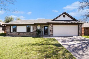 772 Hampshire Dr in Burleson, TX - Building Photo