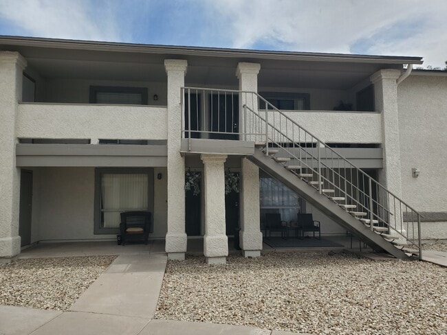 property at 465 W Ivyglen St