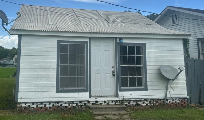 property at 303 S Washington St