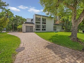690 Bird Rd in Coral Gables, FL - Building Photo - Building Photo