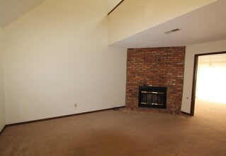 900 NW 37th St in Blue Springs, MO - Building Photo - Building Photo