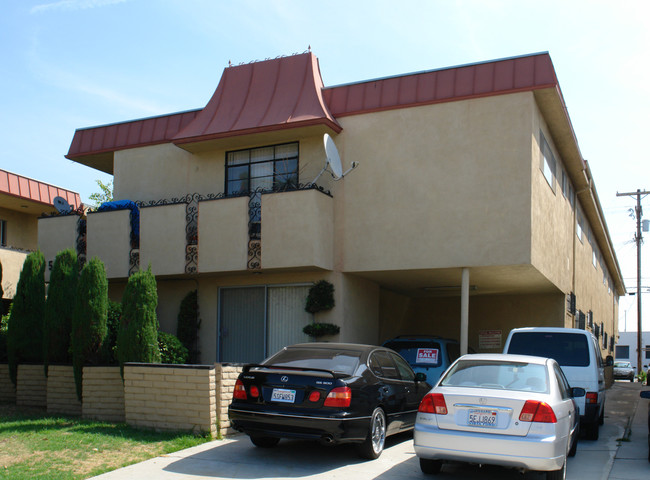 3526 Mentone Ave in Los Angeles, CA - Building Photo - Building Photo