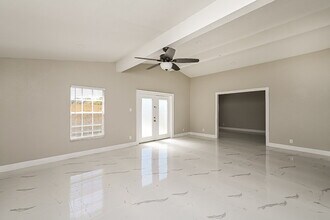 1735 Tarah Trace Dr in Brandon, FL - Foto de edificio - Building Photo