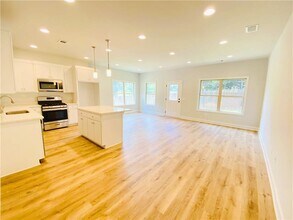 1101 N Village Dr in Decatur, GA - Building Photo - Building Photo