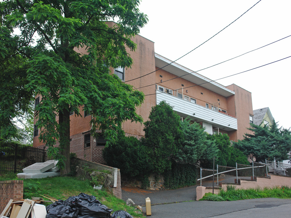 177 Hale Ave in White Plains, NY - Foto de edificio