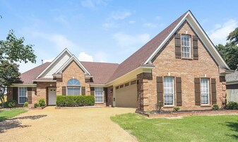 2110 Kindlewood Dr in Southaven, MS - Building Photo