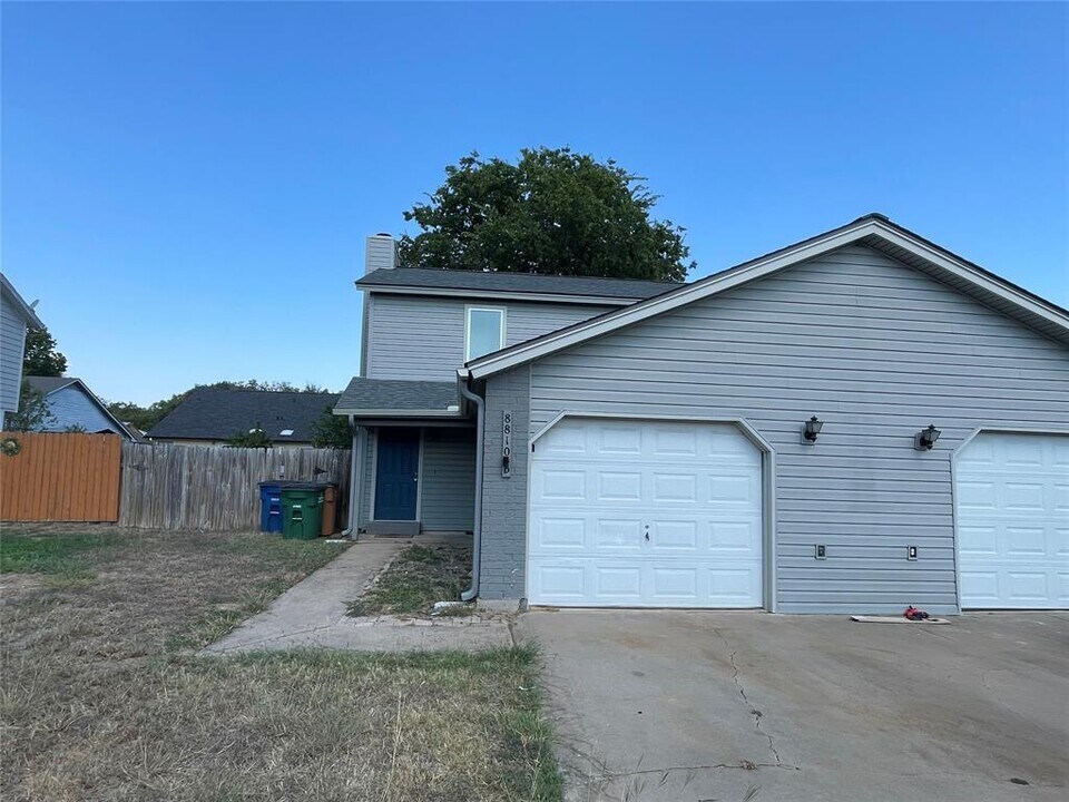 8810 Springmail Cir in Austin, TX - Building Photo
