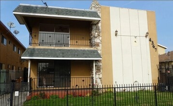 4367 W 142nd St in Hawthorne, CA - Foto de edificio - Building Photo