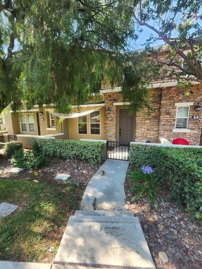 15723 Parkhouse Dr in Fontana, CA - Building Photo - Building Photo