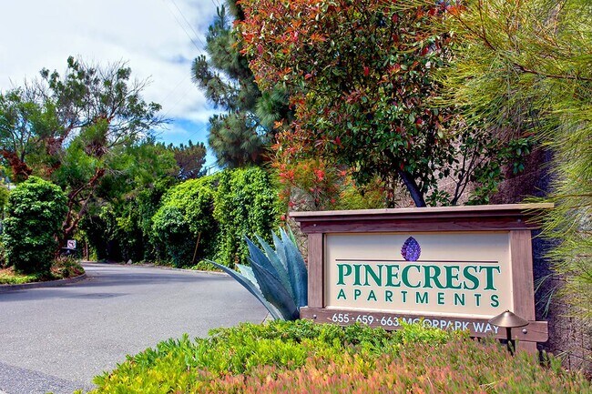 659 Moorpark Way in Mountain View, CA - Foto de edificio - Building Photo