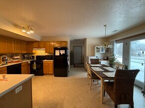 3564 E Meadows Pl in Eau Claire, WI - Foto de edificio - Building Photo