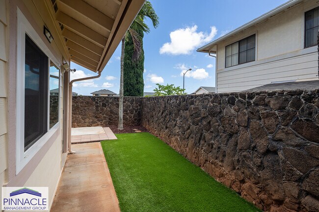 94-1006-1006 Kalulu Loop in Waipahu, HI - Building Photo - Building Photo