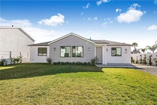 13465 Bradley Ave in Los Angeles, CA - Building Photo