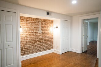 212 E Gaston St in Savannah, GA - Building Photo - Building Photo