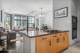 700 S Clark St, Unit 13D in Chicago, IL - Foto de edificio - Building Photo