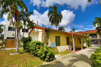 1051 SW 3rd St in Miami, FL - Building Photo - Building Photo