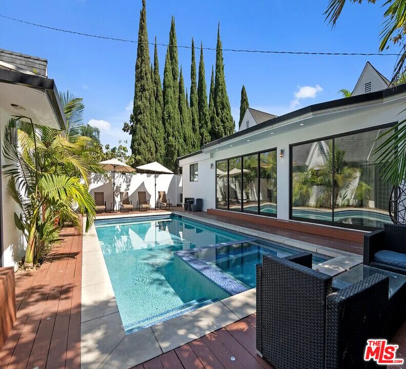 465 S Mansfield Ave in Los Angeles, CA - Building Photo