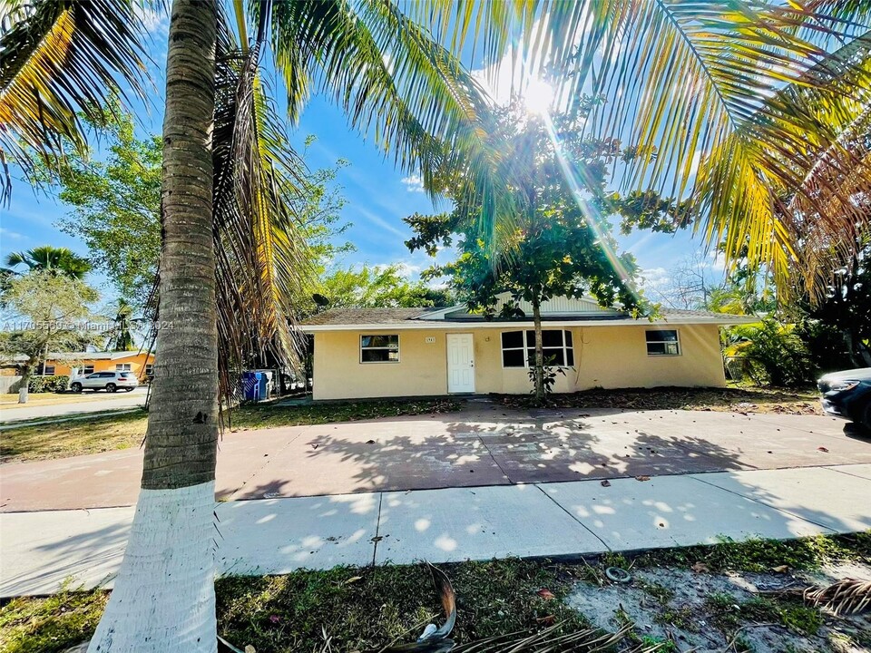 1941 NE 2nd Terrace in Pompano Beach, FL - Building Photo