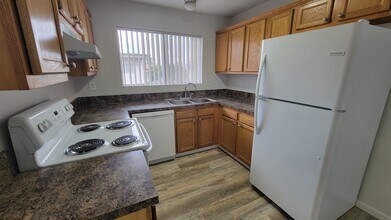 Sunshine Manor Apartments in El Cajon, CA - Foto de edificio - Building Photo