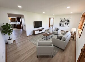 639 Scenery Dr in Elizabeth, PA - Foto de edificio - Building Photo