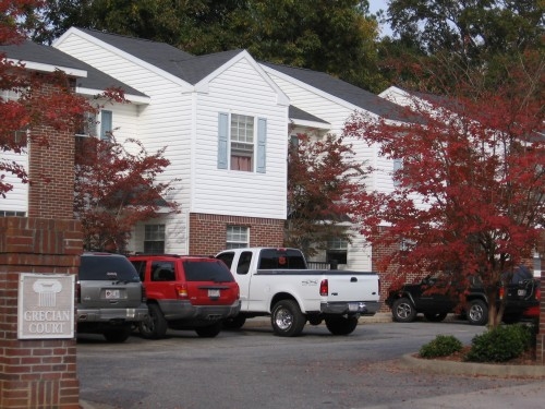 Grecian Court in Auburn, AL - Foto de edificio