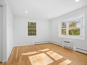 240 Sunnyridge Ave in Fairfield, CT - Building Photo - Building Photo